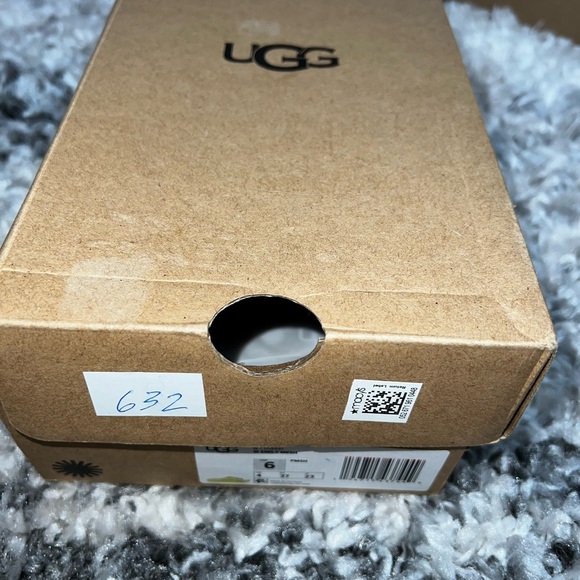 UGG Womens Emily Mesh Lime Green Sandals size 6M - Picture 5 of 6